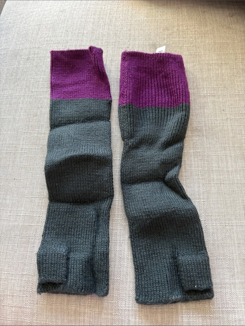 GAP Women's Gray Knit Arm Warmers with Purple Cuff